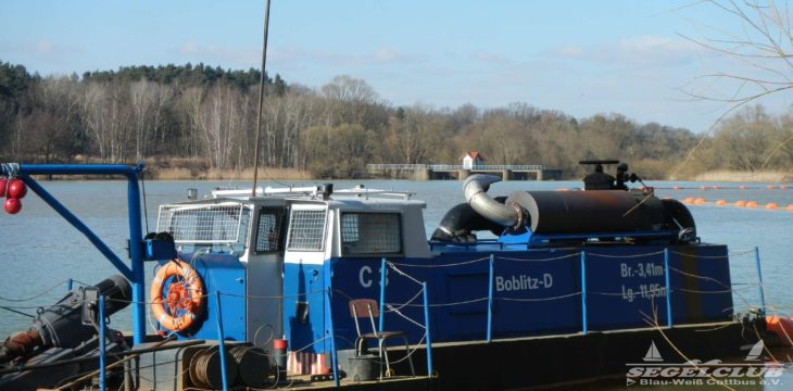 LR berichtet: Spreewälder saugen Schlamm aus Vorsperre